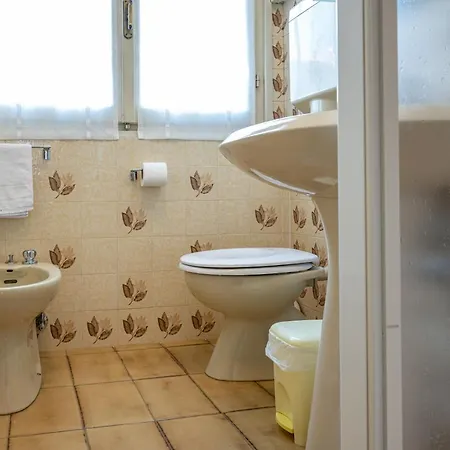 Lakeside With Balcony And View - Larihome A23 Апартаменты